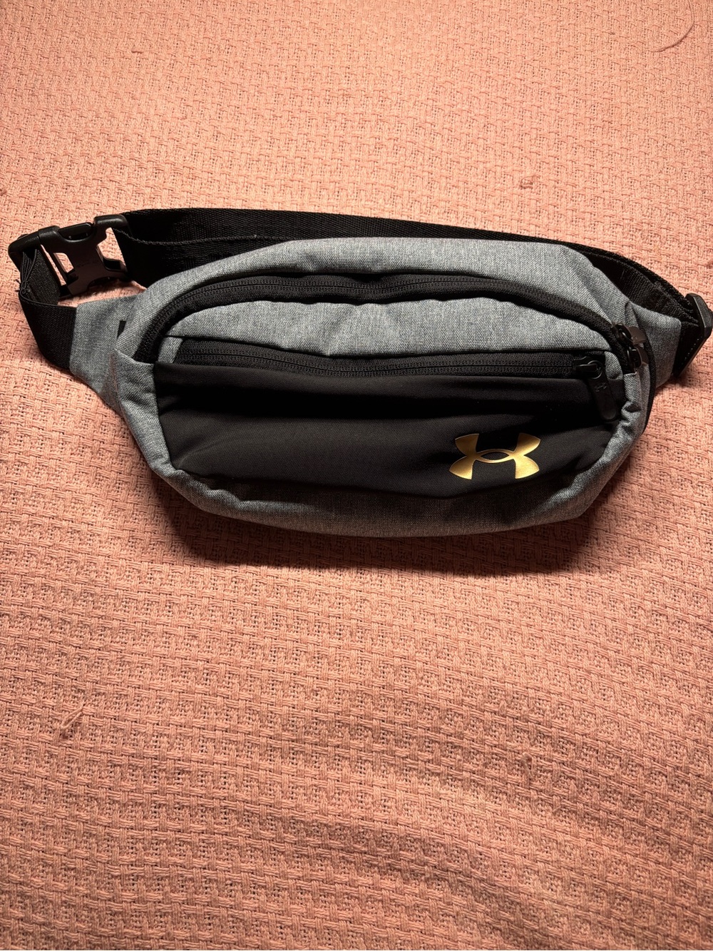 Under Armour Gray and Black Belt Bag with Gold Logo Fanny Pack Bum Bag